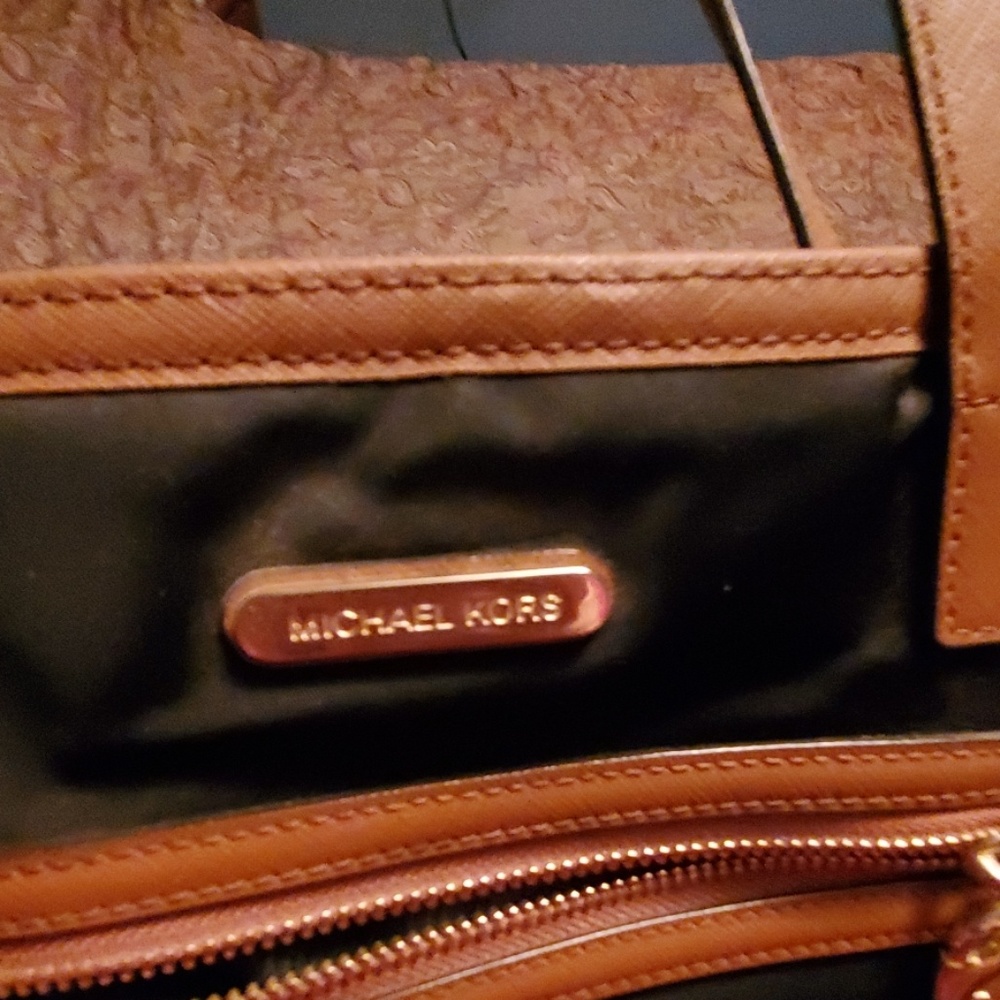 Micheal Kors purse